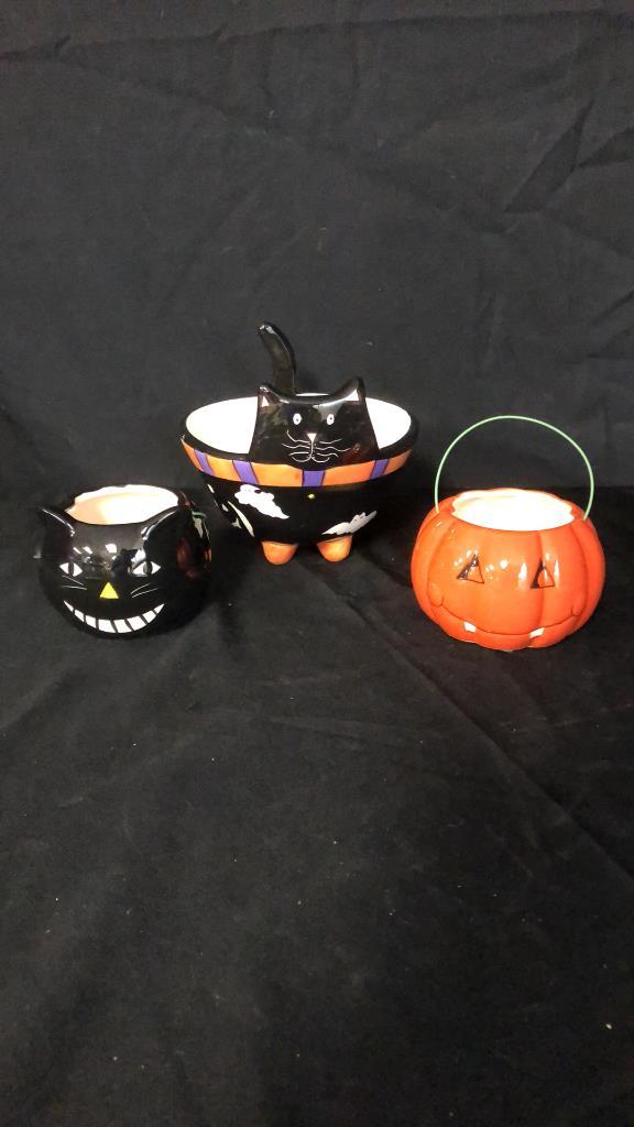 HALLOWEEN NOVELTY PARTY DECOR: DISHWARE & MORE