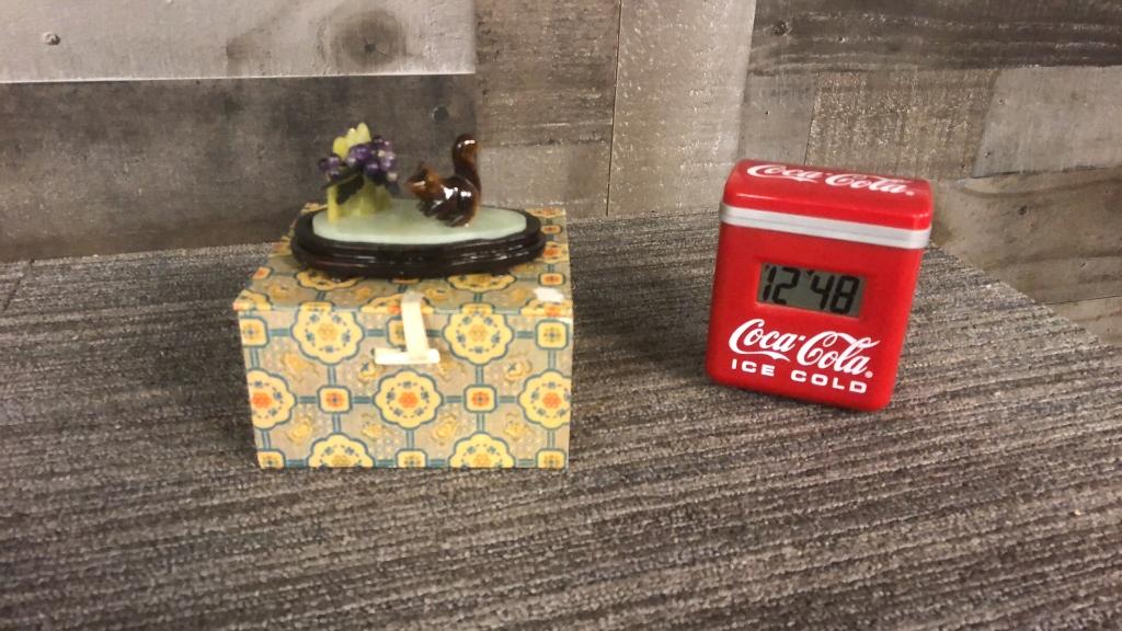 STONE SQUIRREL NATURE SCENE & COCA-COLA CLOCK