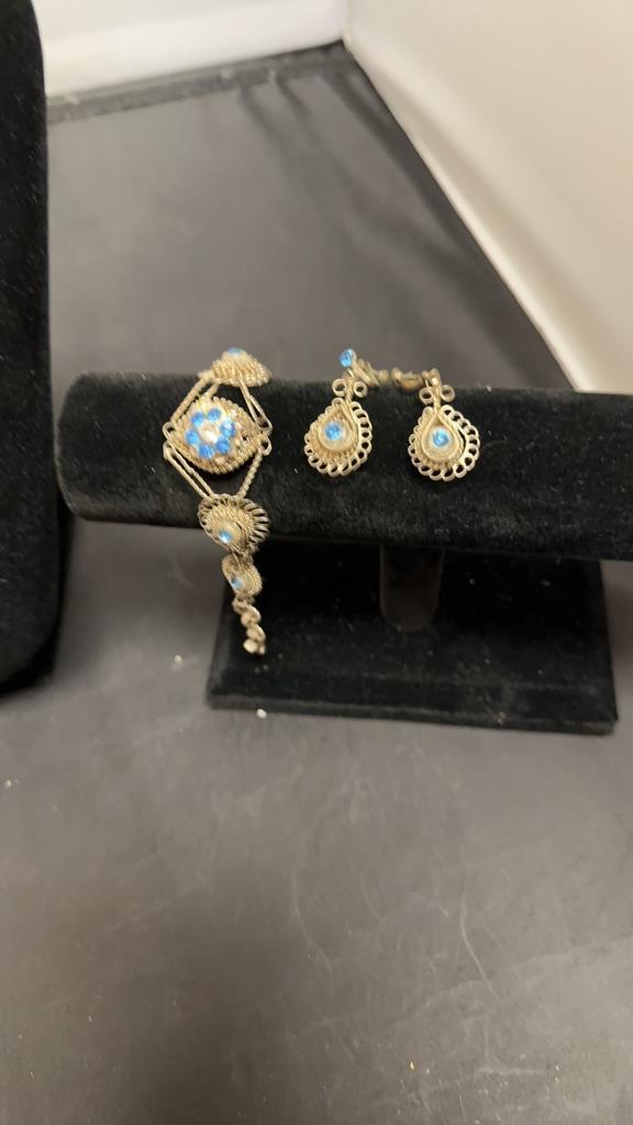 VINTAGE JEWELRY SET. 30G