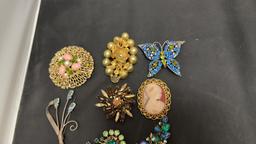 15) VINTAGE FASHION PINS & BROOCHES