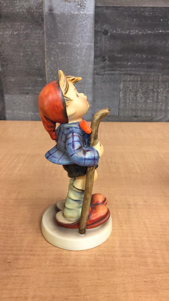 M.I. HUMMEL FIGURINE "LITTLE HIKER" - FULL BEE