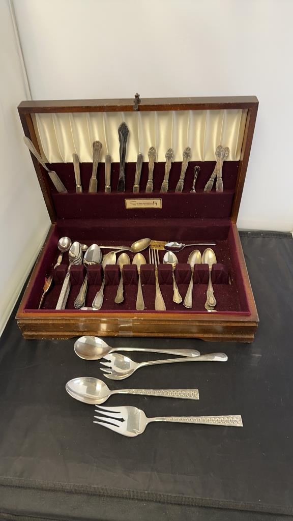 ANTIQUE FLATWARE IN TARNISH RESISTANT CASE