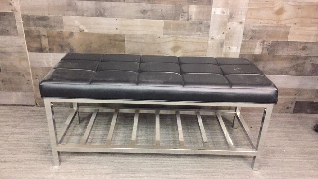 MODERN TUFTED BENCH