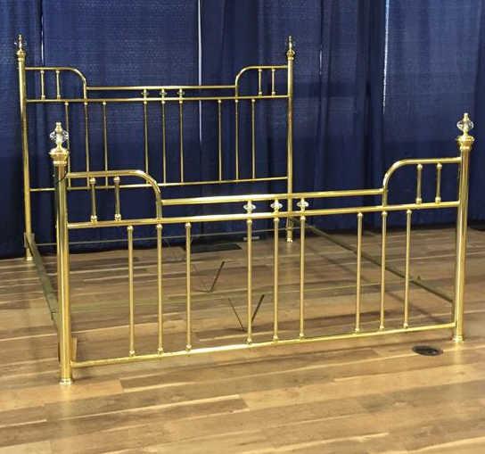 BRASS BED FRAME WITH DIAMOND SHAPED ACCENTS