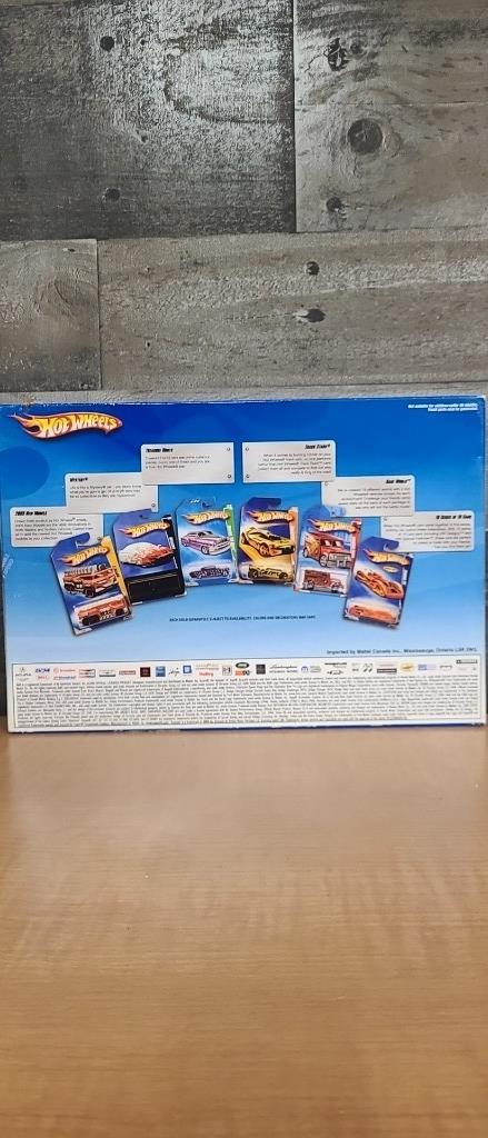 2009 HOT WHEELS 10 PACK W/ EXCLUSIVE DECORATION