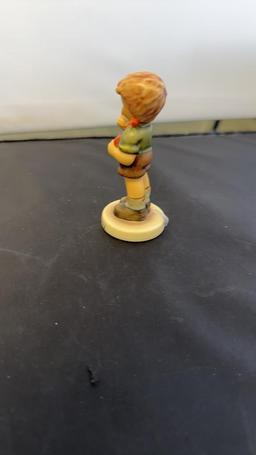 M.I. HUMMEL FIGURINE "BE MINE" SIGNED