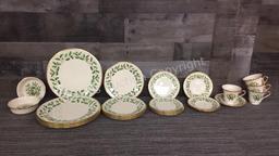 22PC LENOX "HOLIDAY" FORMAL CHINA SET