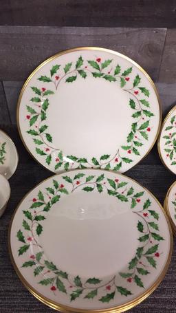 22PC LENOX "HOLIDAY" FORMAL CHINA SET