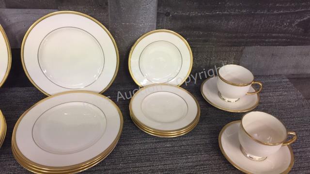 LENOX "TUXEDO" 20 PC SERVICE FOR 4 DINNER SET