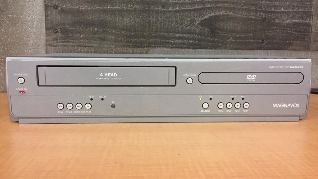 MAGNAVOX  DVD PLAYER/VCR COMBO