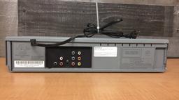 MAGNAVOX  DVD PLAYER/VCR COMBO