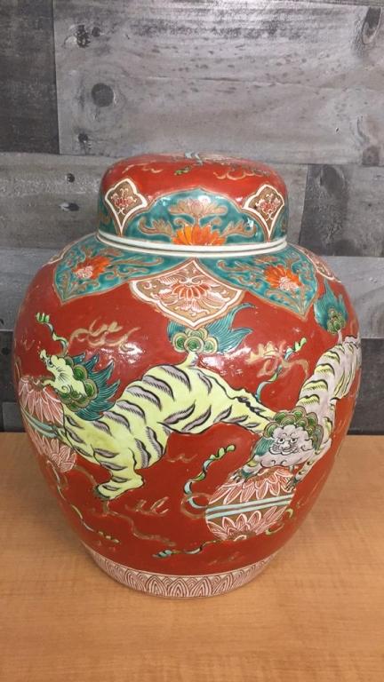 VINTAGE JAPANESE BUDDHISTIC LIONS GINGER JAR