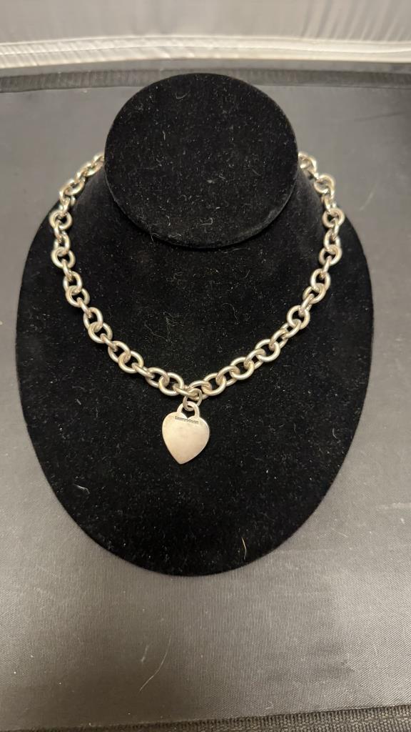 TIFFANY & CO. HEART PENDANT NECKLACE. 68G