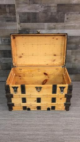 ANTIQUE FLAT TOP STEAMER TRUNK