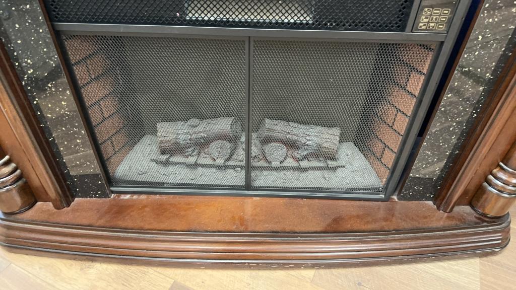 WOOD MANTLE ELECTRIC FIREPLACE ENTERTAINMENT CENTR