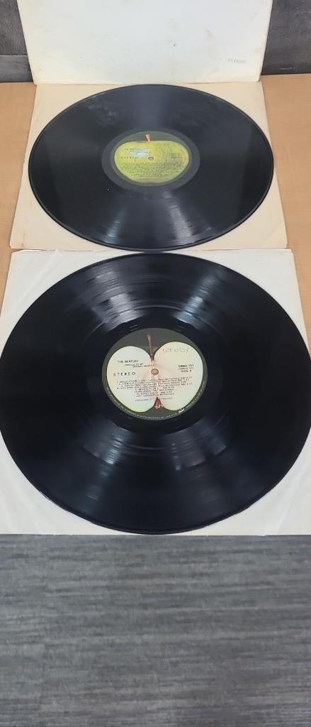 THE BEATLES VINYL LP: THE WHITE ALBUM