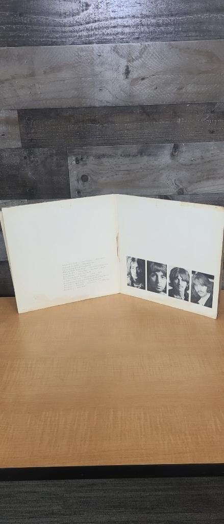 THE BEATLES VINYL LP: THE WHITE ALBUM