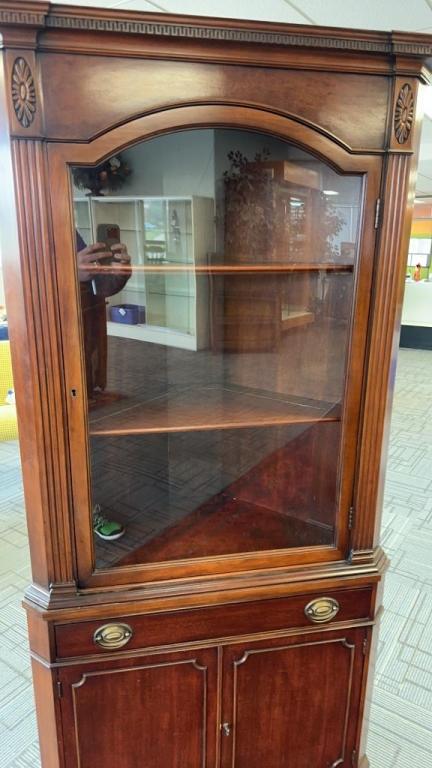 DREXEL MAHOGANY CORNER CABINET