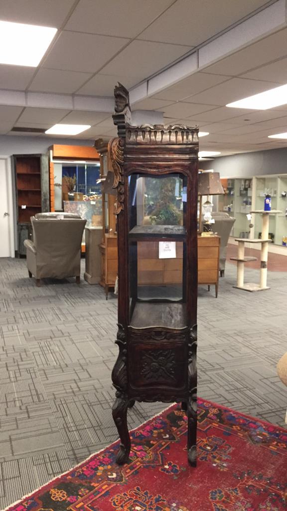 FRENCH ROCOCO STYLE CARVED CURIO CABINET