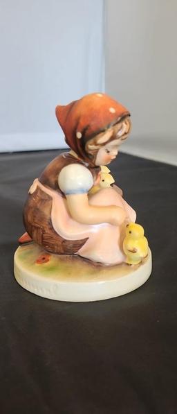 M.I. HUMMEL FIGURINE "CHICK GIRL"