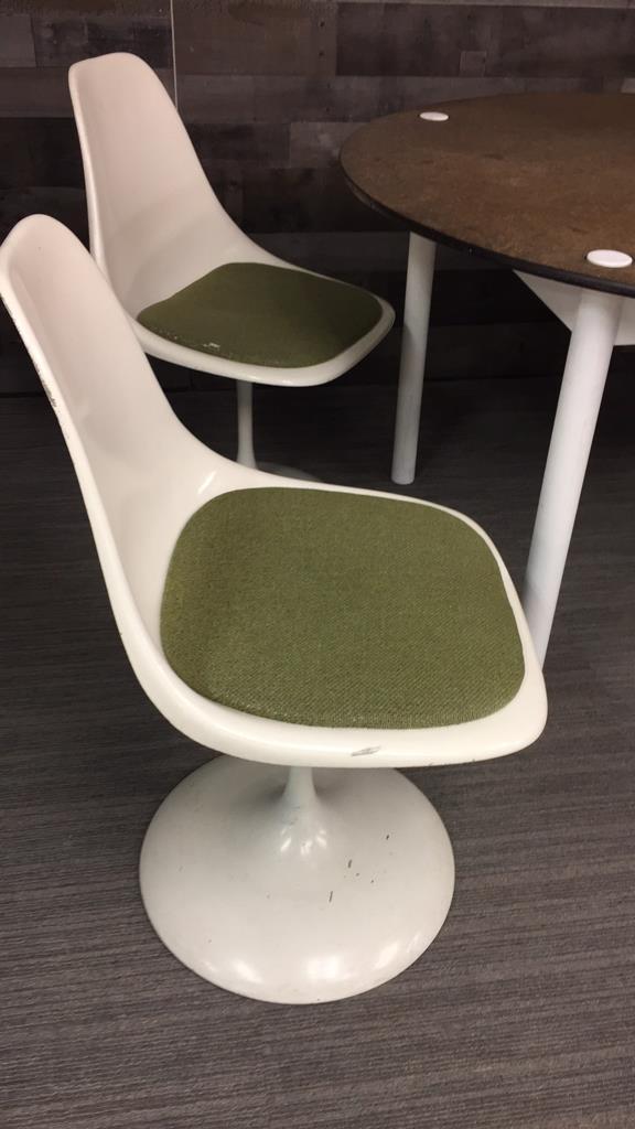 MCM TULIP SWIVEL CHAIRS & "MØBLER" FLIP-TOP TABLE