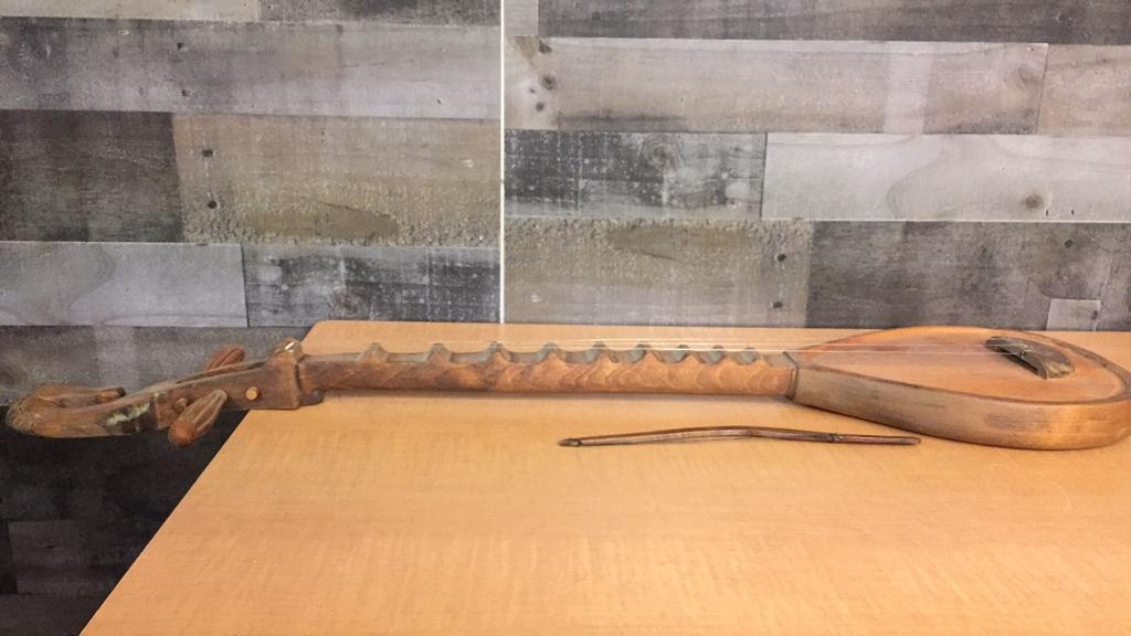 DECORATIVE MONGOLIAN 3-STRINGED FOLK INSTRUMENT