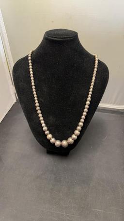 SILVER GRADUATED BEAD NECKLACE 36G