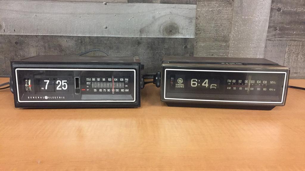 GENERAL ELECTRIC ALARM CLOCK & LIGHT FIXTURE