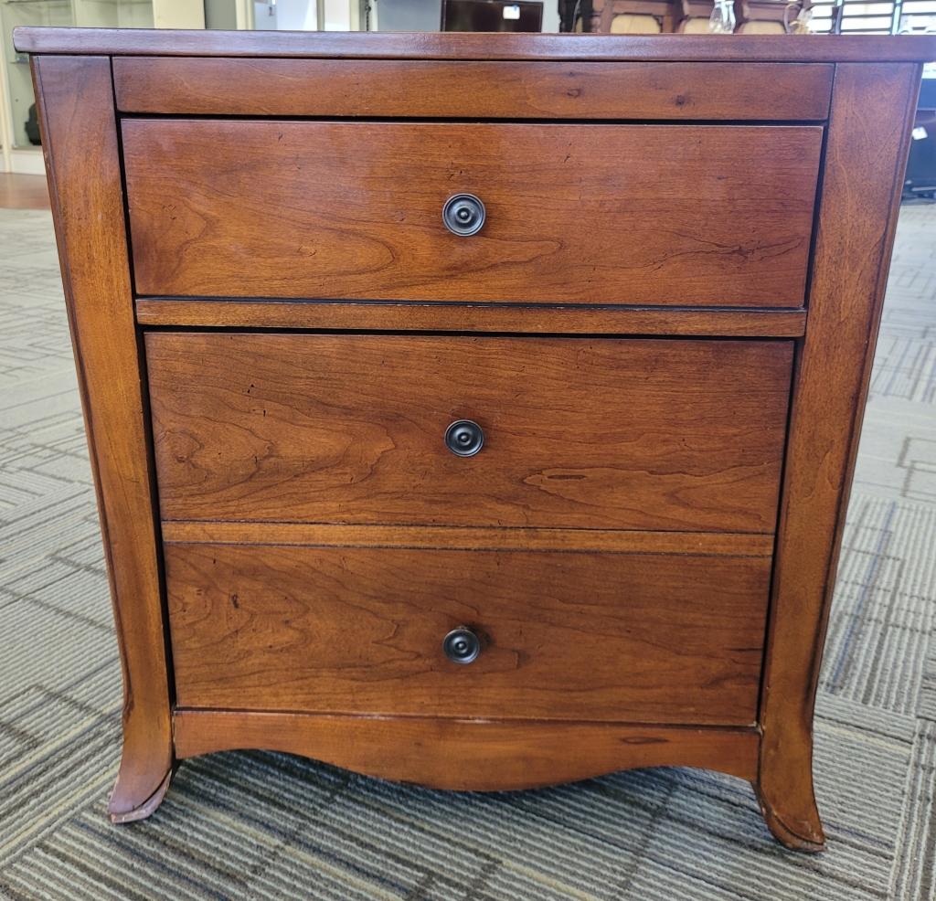 HOWARD MILLER CHAIRSIDE TABLE