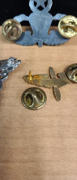 WWII MILITARY PINS & METALS