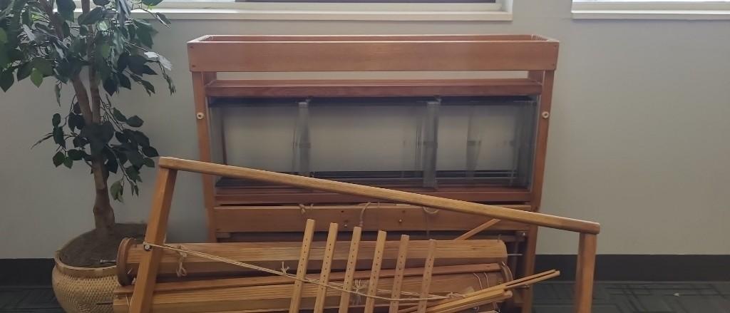 LARGE STATIONARY "STUDIO HANDCRAFT" 8 HARNESS LOOM