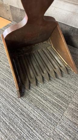 EARLY WOODEN CRANBERRY SCOOP RAKE