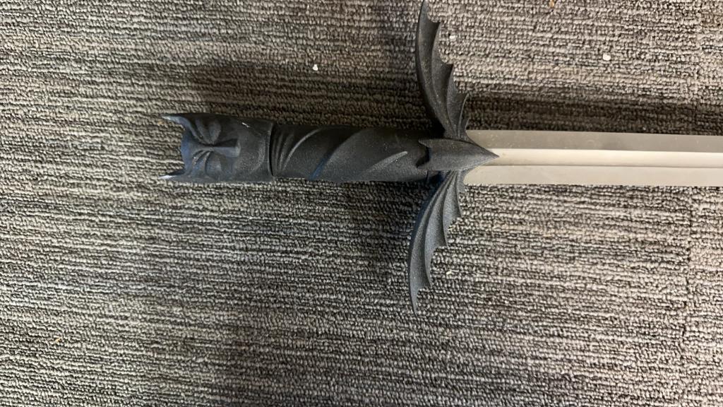 BATMAN FIGURE POMMEL SWORD