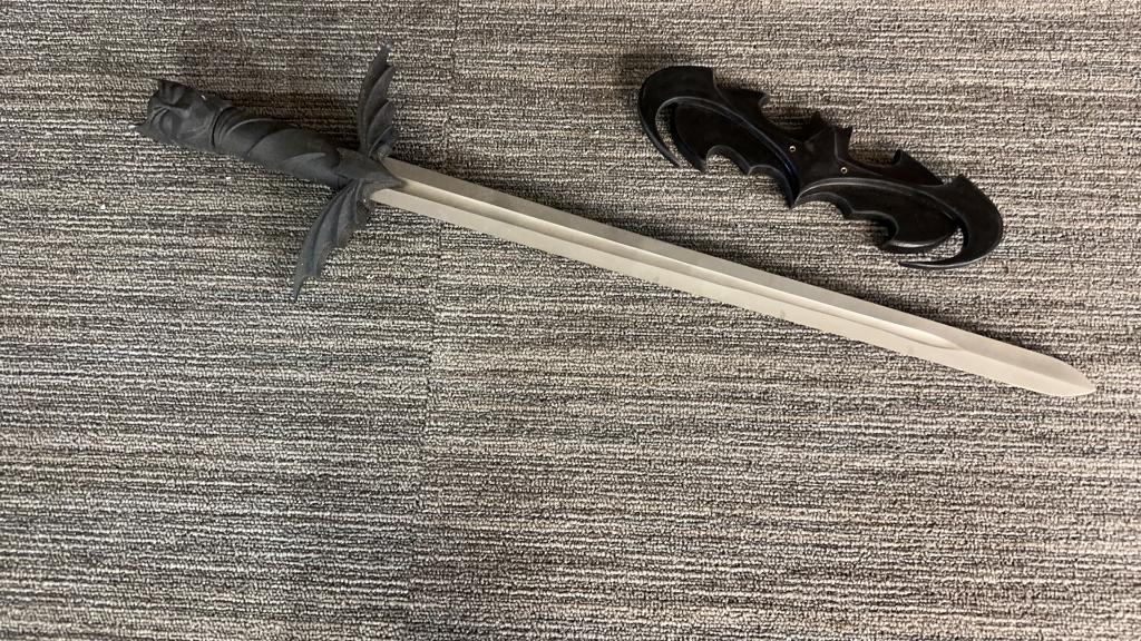 BATMAN FIGURE POMMEL SWORD