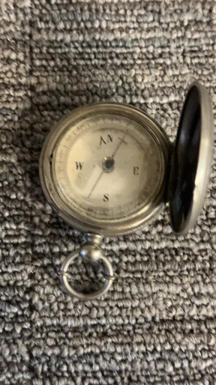 ANTIQUE POCKET DIRECTIONAL COMPASS