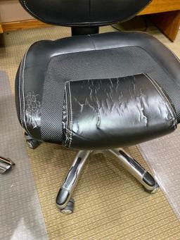 Lot of 2 Office Chairs
