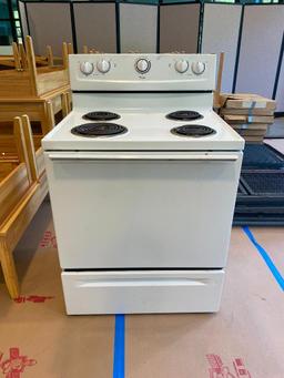 Whirlpool Electric Range / Oven, White, 30in Wide, 24in Deep, 36in to Burners, 47in Tall in Back