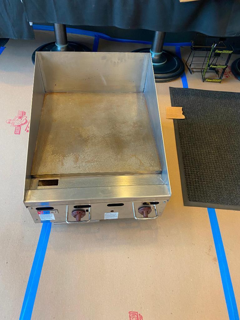 Wolf AGM Series 24in x 24in 2-Burner Natural Gas Griddle, VG Condition, Clean, Has Legs, NICE