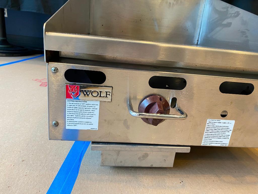 Wolf AGM Series 24in x 24in 2-Burner Natural Gas Griddle, VG Condition, Clean, Has Legs, NICE
