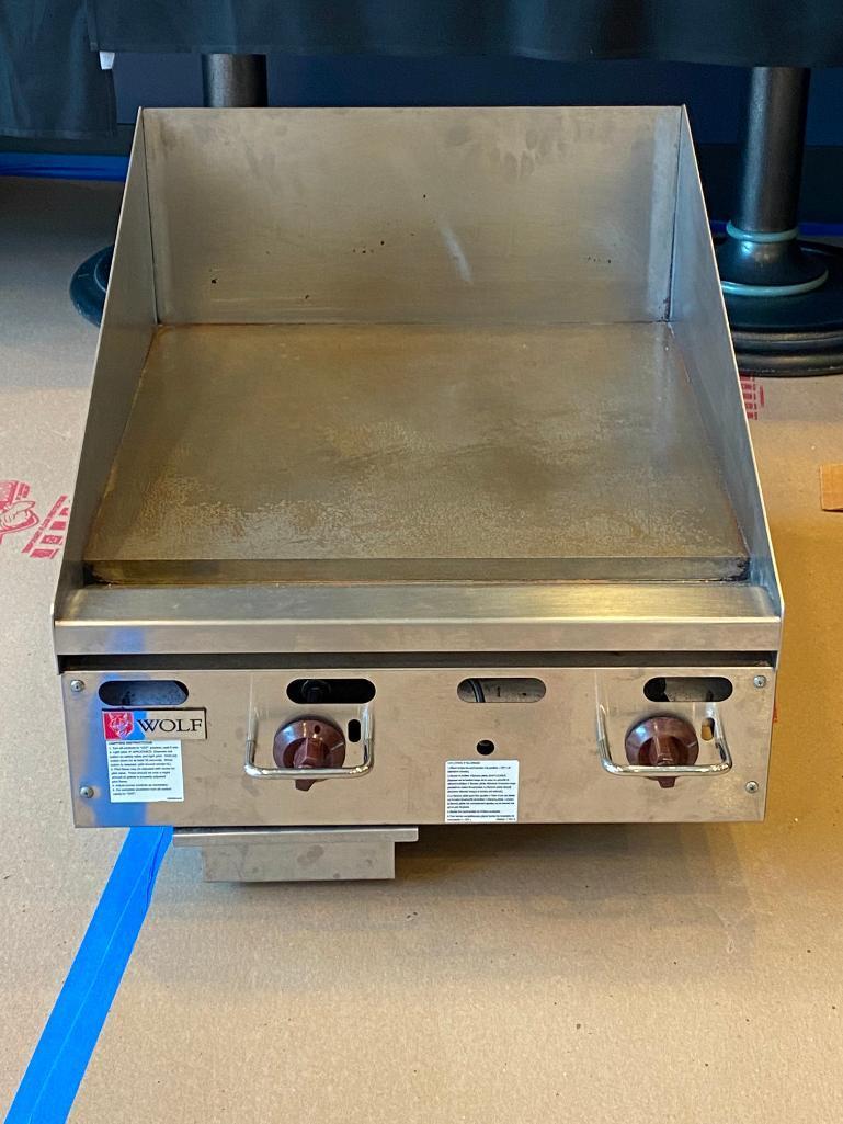 Wolf AGM Series 24in x 24in 2-Burner Natural Gas Griddle, VG Condition, Clean, Has Legs, NICE