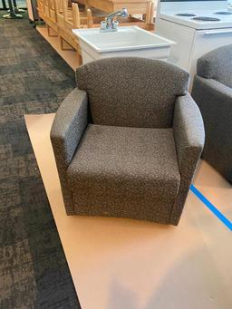 AGI Cushioned Chair