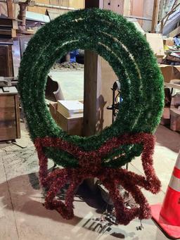 Early Outdoor Street or Department Store Christmas Decoration, Wreath Approx. 60in x 48in Lighted