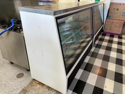 True TSID-72-3 72in Full Service Deli Case w/ Straight Glass - (3) Levels, 115v