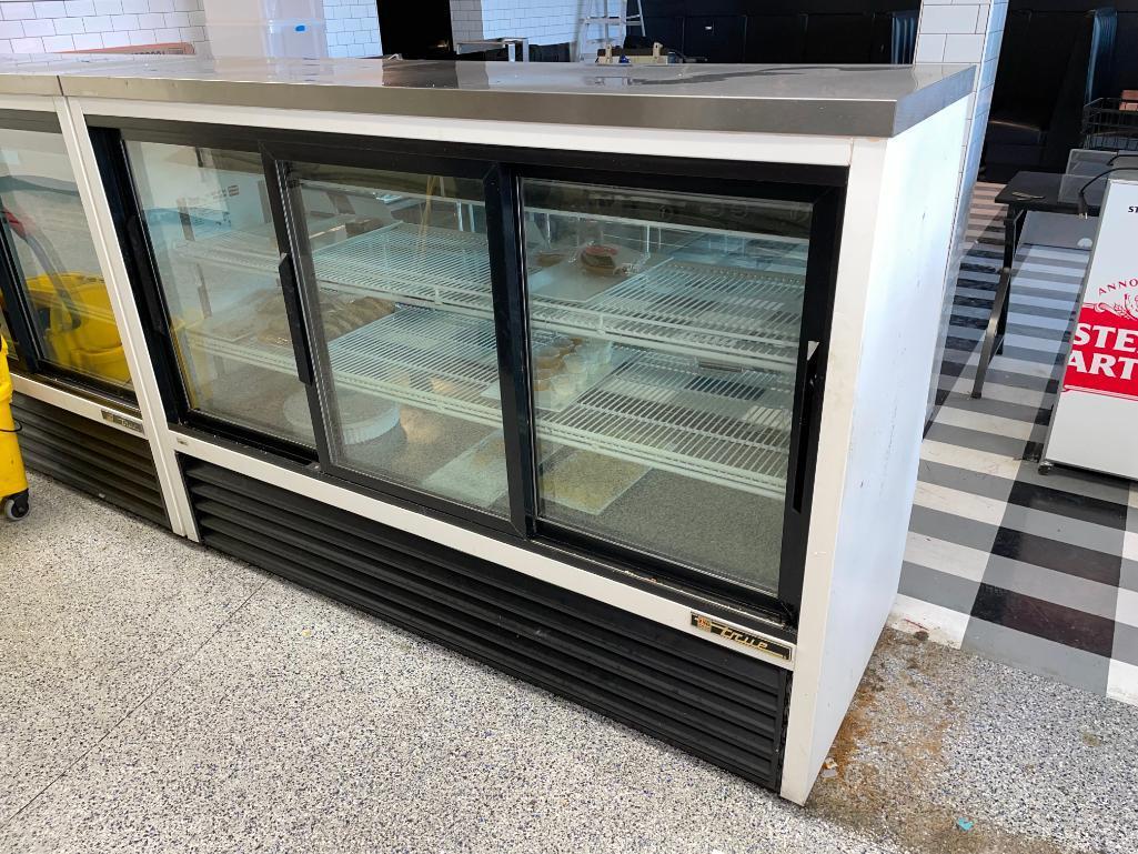 True TSID-72-3 72in Full Service Deli Case w/ Straight Glass - (3) Levels, 115v
