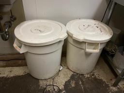2 Continental Huskee No. 2001 20 Gallon Ingredient Container w/ Lid