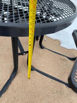 HD Outdoor Round Picnic / Patio Table w/ Epoxy Coating, 46in w/ 4 36in Bench Seats, VG Condition