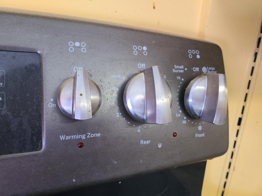 GE Smooth Surface Range / Oven