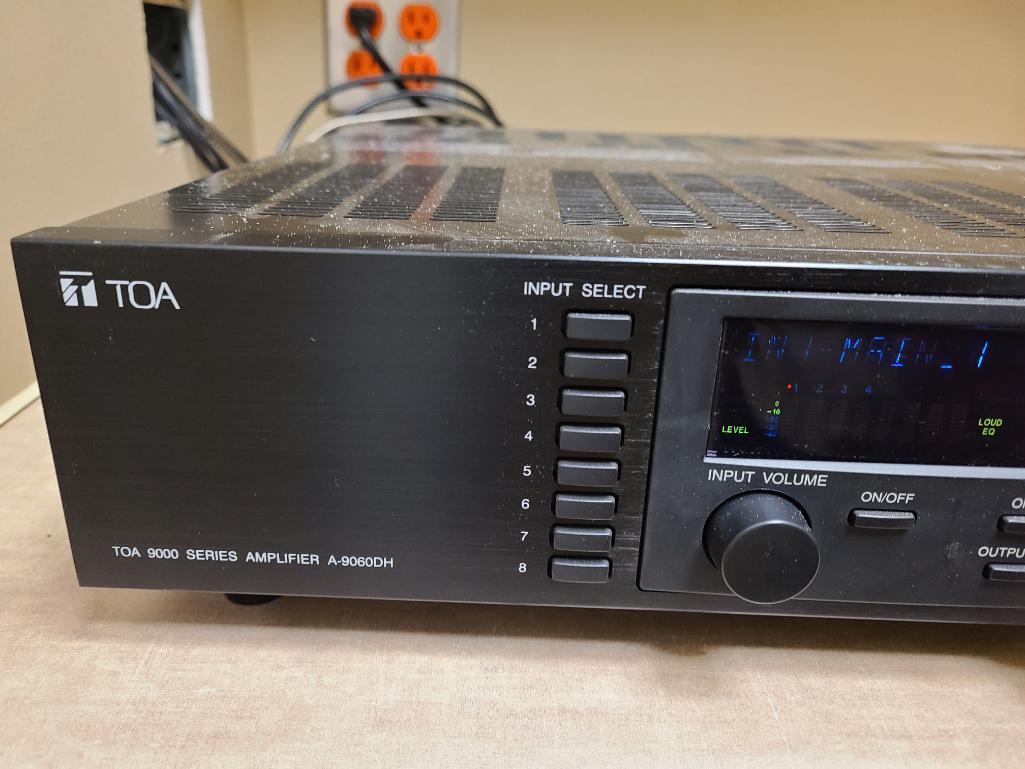 TOA 9000 Series Amplifier A-9060DH w/ Microphone