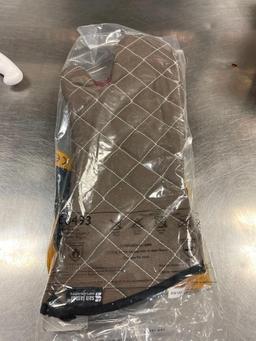San Jamar No. 800FG17 Oven Mitt Bestguard 17in - New In Package