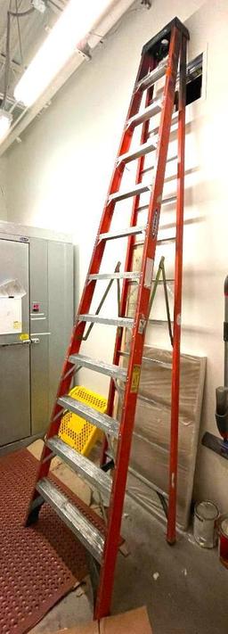 WERNER 12ft 300lb Capacity Fiberglass A-Frame Ladder, Model NXT1A12